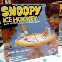 SNOOPY ICE HOCKEY